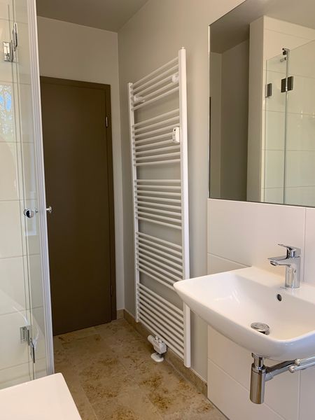 Schicke 3-Zi-Wohnung im DG mit Dachterrasse und Stellplatz im Hof!